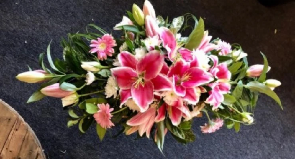 Small double ended lily spray